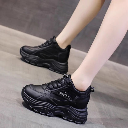 Casual thick-soled sneakers