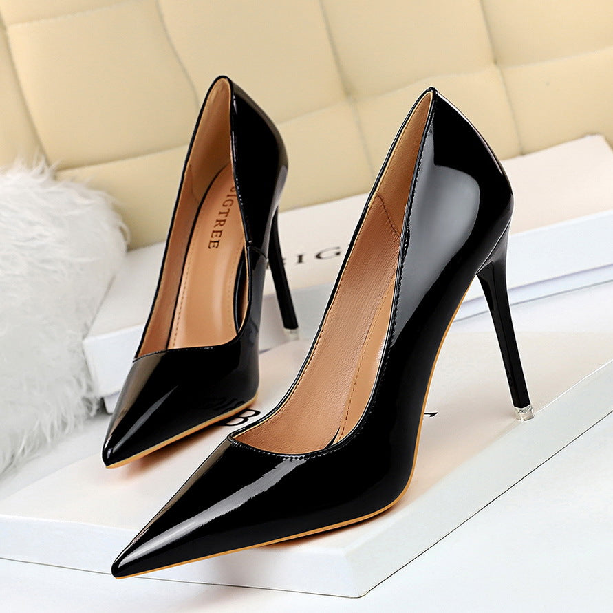 Fashionable and simple stiletto heels