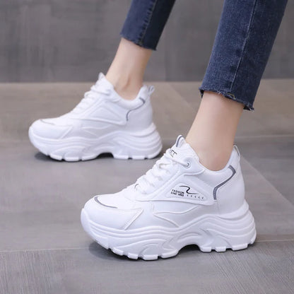 Casual thick-soled sneakers