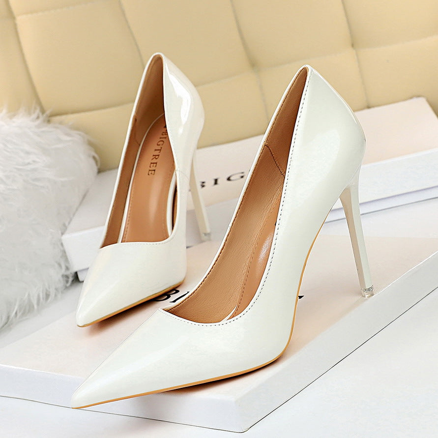 Fashionable and simple stiletto heels