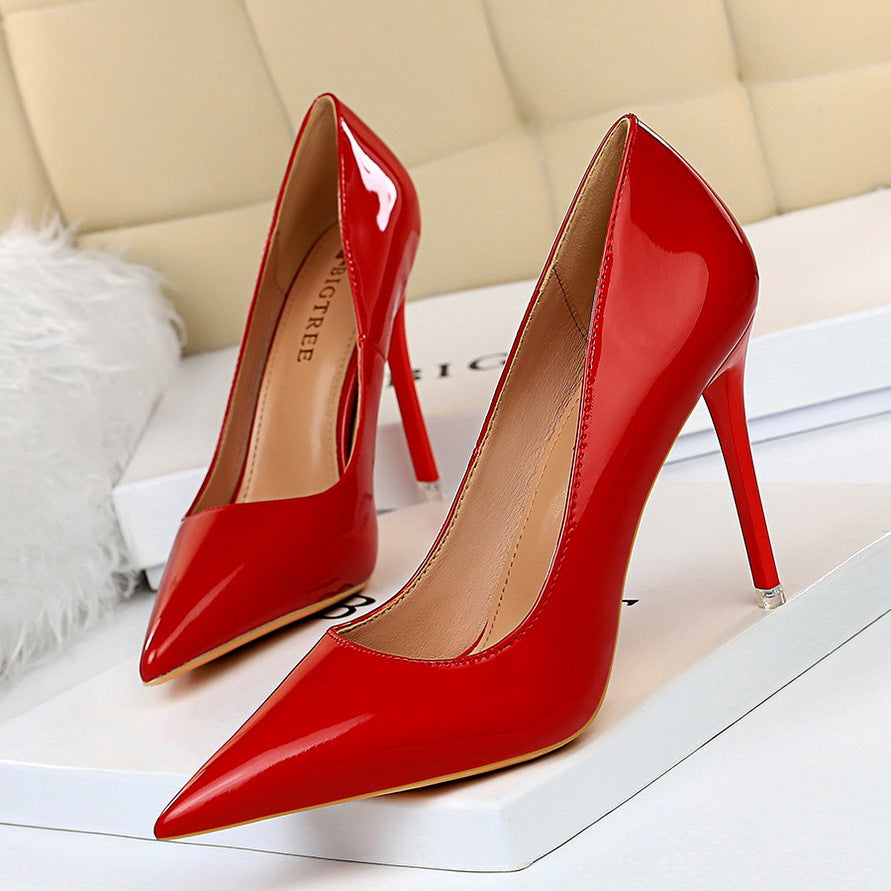 Fashionable and simple stiletto heels