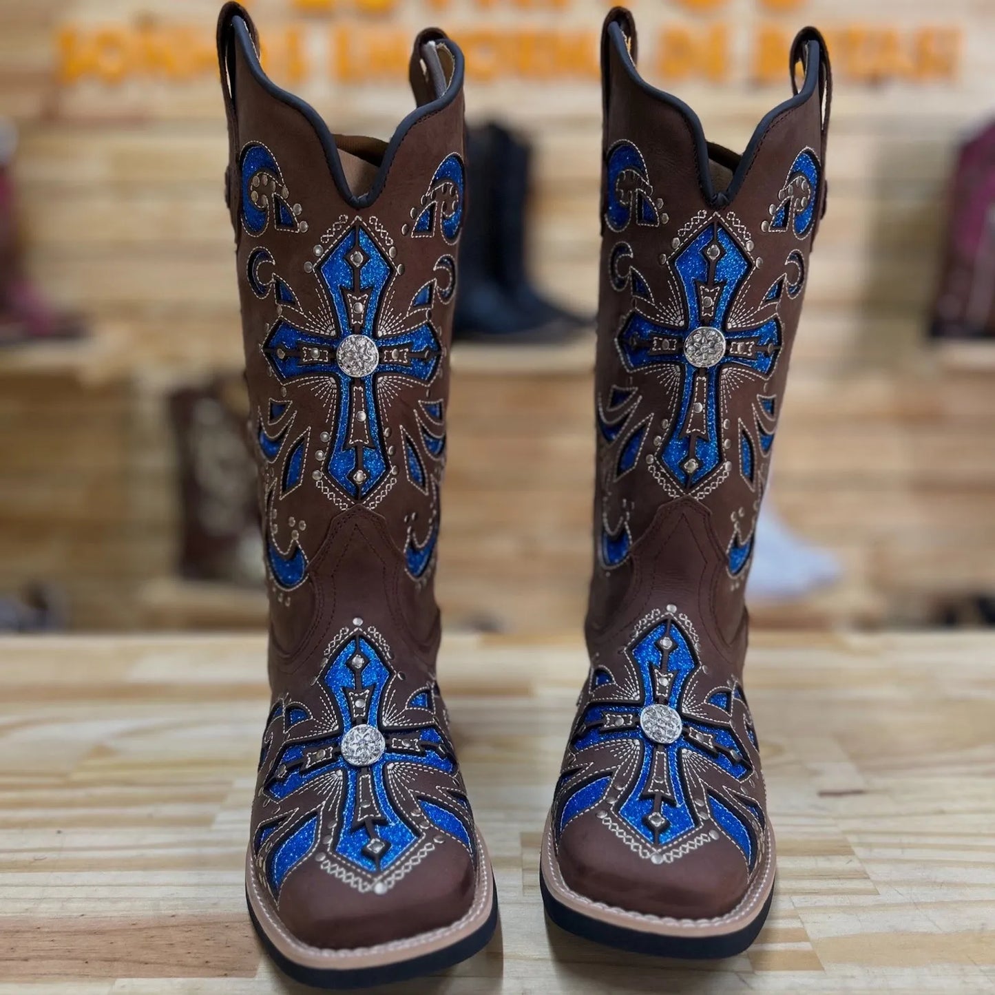 Texana Cruz Bridão (In Stock) - Crazy Horse Nescau Leather | Blue Glitter and Beige Embroidery