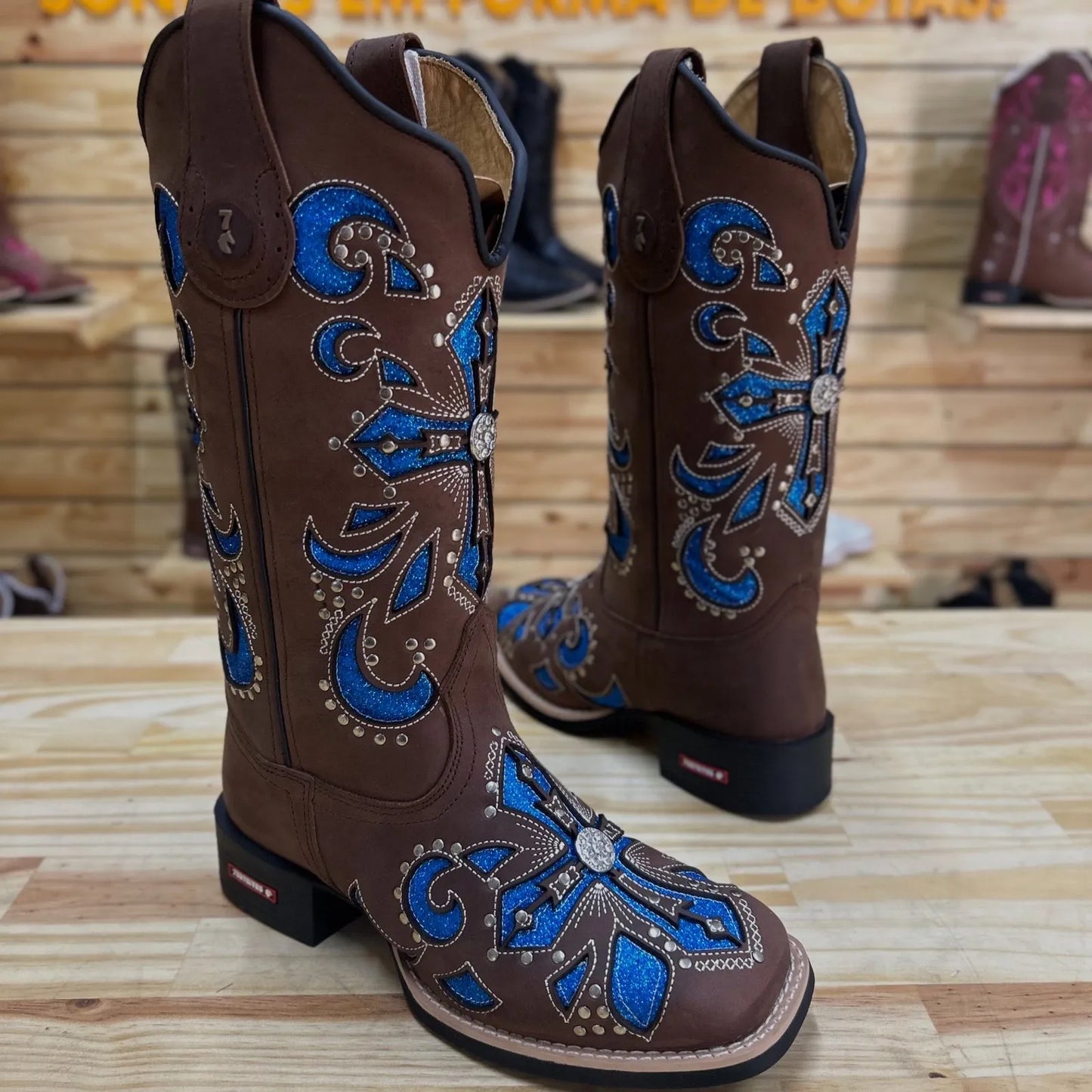 Texana Cruz Bridão (In Stock) - Crazy Horse Nescau Leather | Blue Glitter and Beige Embroidery